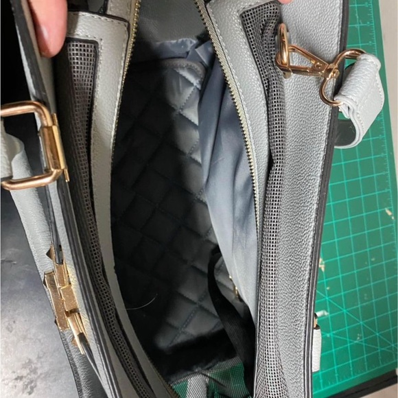 Small Dog Carrying Purse - Picture 2 of 2